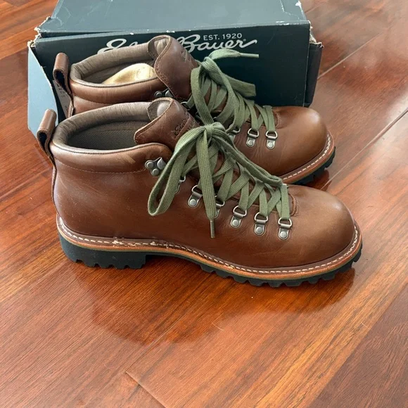 Eddie Bauer Brown Leather Boots with Green Laces - Picture 5 of 6